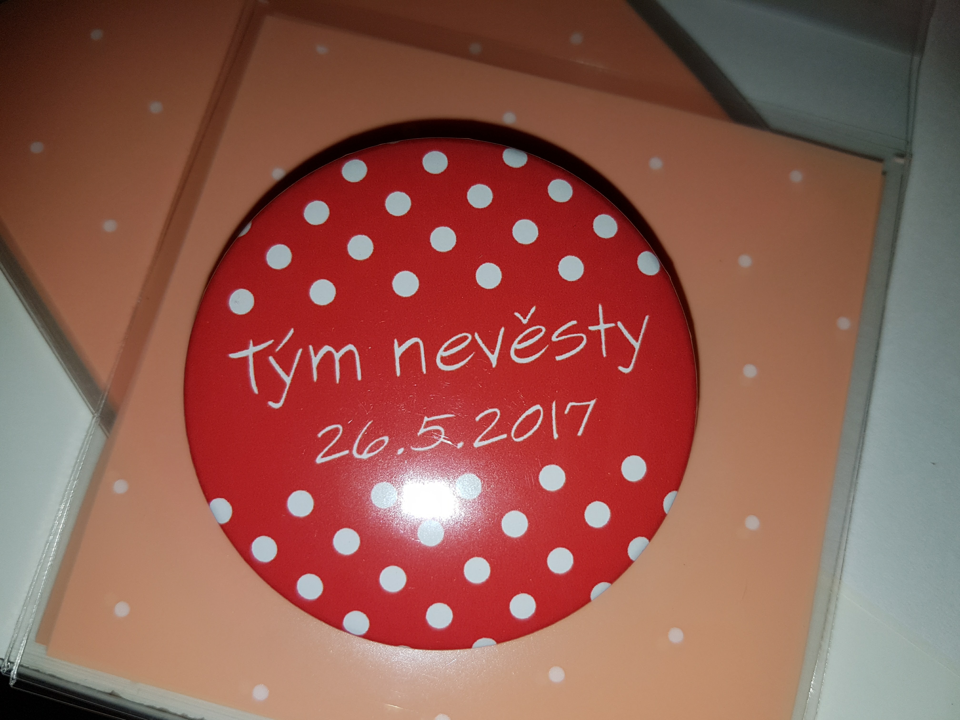 Placky červené s puntíky